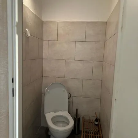 O9a Private In Center *