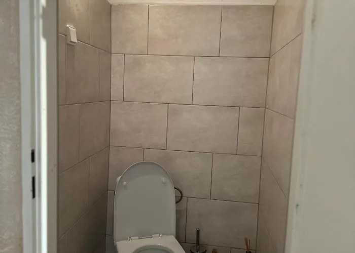 O9a Private In Center *